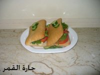 جبن حلوم وخبز شيباتا.jpg