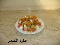 السلطة الخضراء بالصلصة والجبن الأبيض.jpg