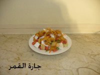 السلطة الخضراء بالصلصة والجبن الأبيض2.jpg