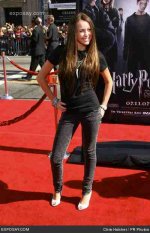 miley-cyrus-us-premiere-if-harry-potter-and-the-order-of-the-phoenix-0iNpqK.jpg