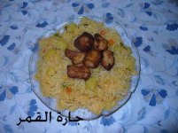 عيش مخلوط بالخضار والبطاط وقطع الدجاج.jpg