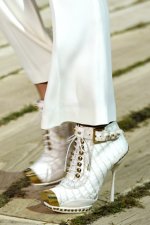 Alexander-McQueen-Shoes-Spring-2011.jpg
