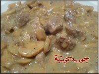 لحم مع الفطر بالصلصه البيضاء.jpg