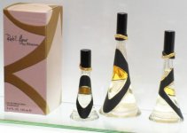 rihannas_new_perfume.jpg