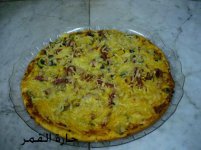 بيتزا الخضار واللحوم بعد خروجه من الفرن.jpg