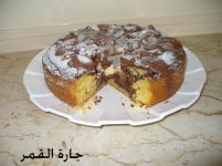 كيكة الطبقات بصلصة الكاكاو.jpg
