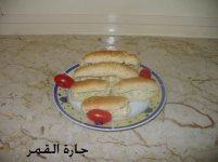 سلطة الجبن بالصمون1.jpg